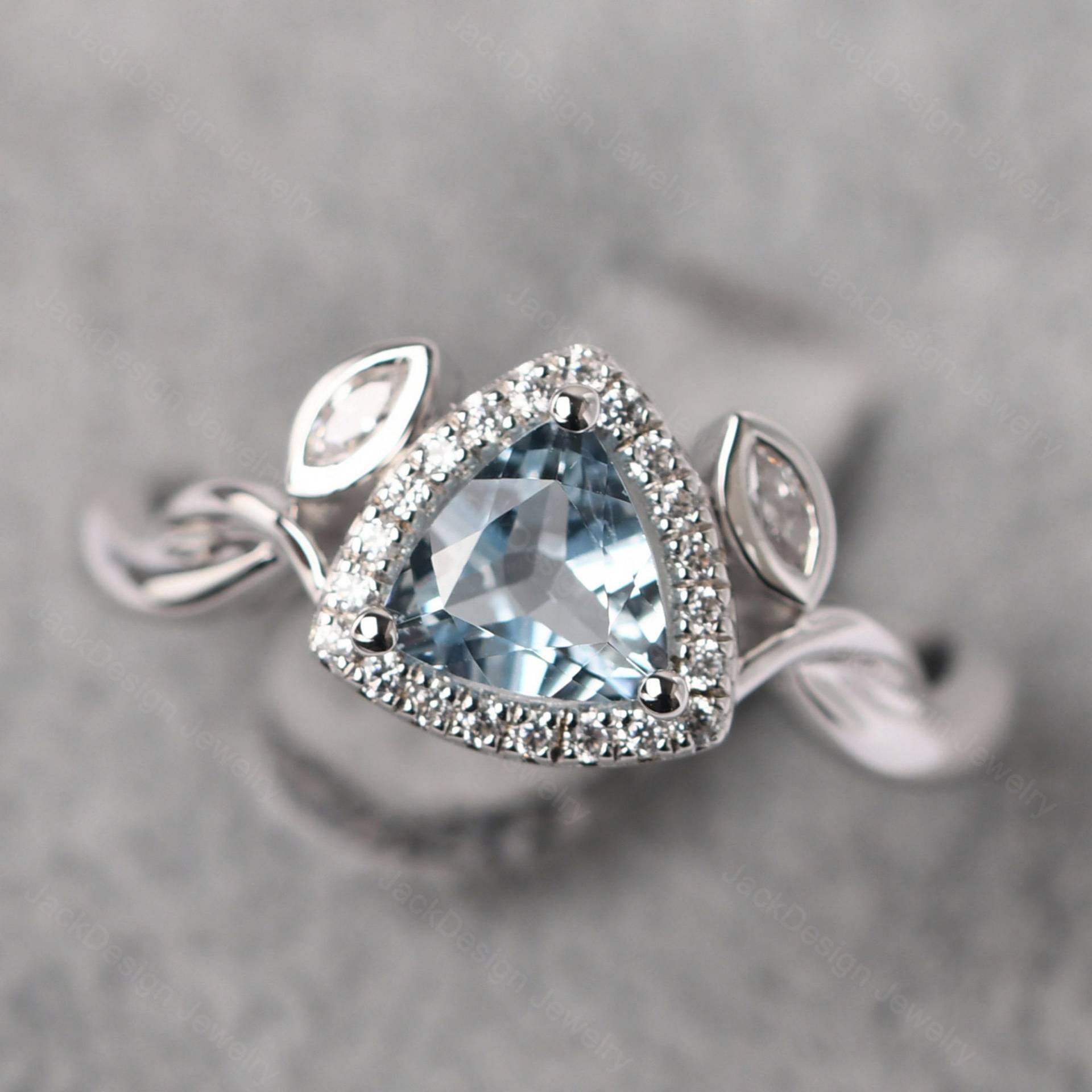 Olivenzweig Aquamarin Statementring Trillionschliff Zweig Cocktailring März Geburtsstein Olivenzweig Aquamarin Statementring Trillionschliff Zweig Cocktailring März Geburtsstein von JackDesignJewelry