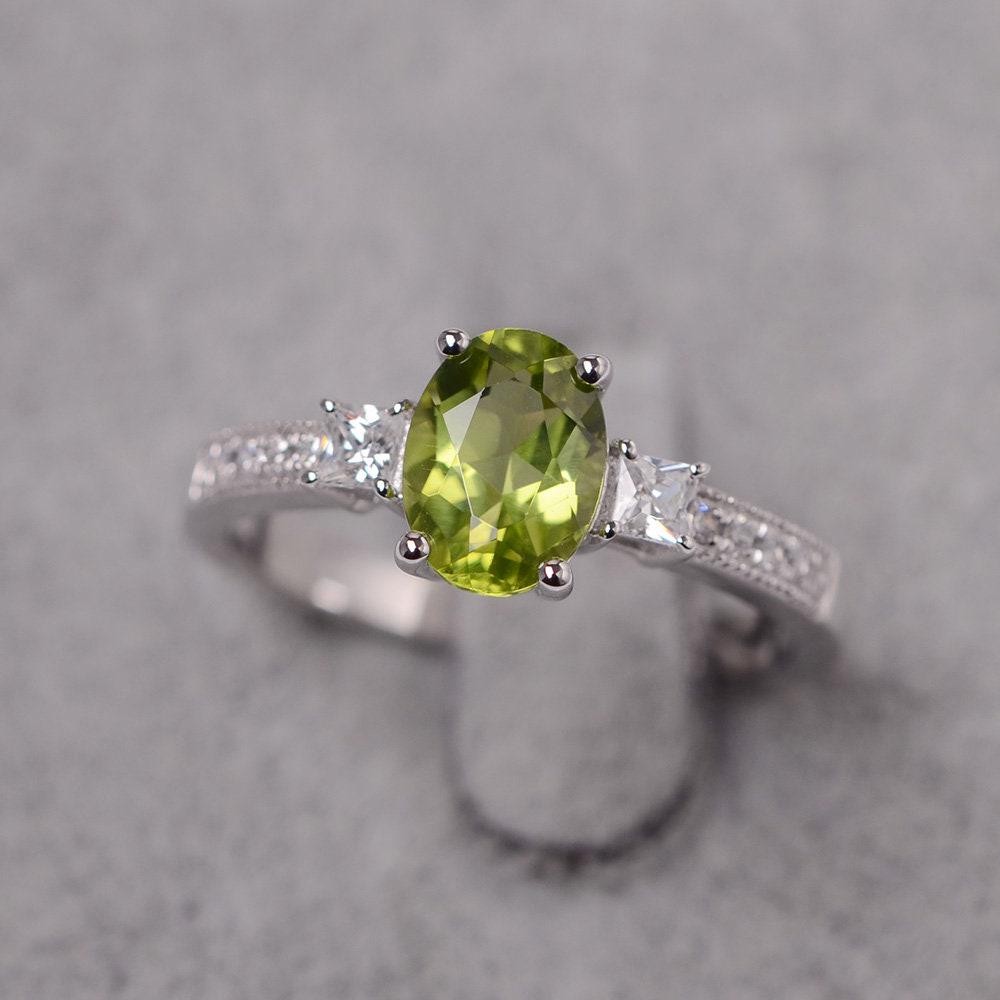 Oval Peridot Ring August Geburtsstein Sterling Silber Verlobungsring Für Frauen von JackDesignJewelry