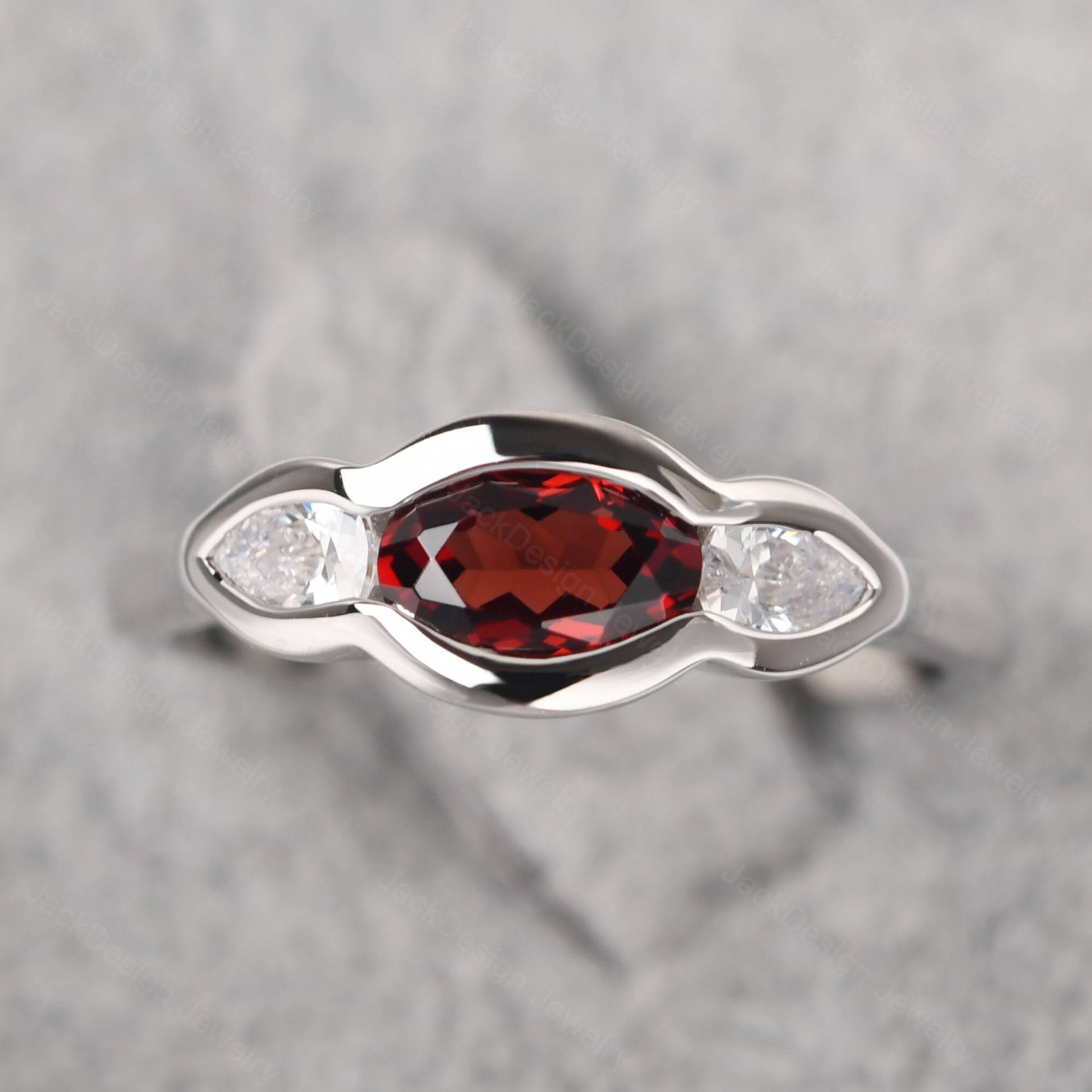 Oval Cut 5x7 Mm Januar Birthstone Ring Silber Drei Stein Granat Statement Oval Cut 5x7 Mm Januar Birthstone Ring Silber Drei Stein Granat Statement von JackDesignJewelry