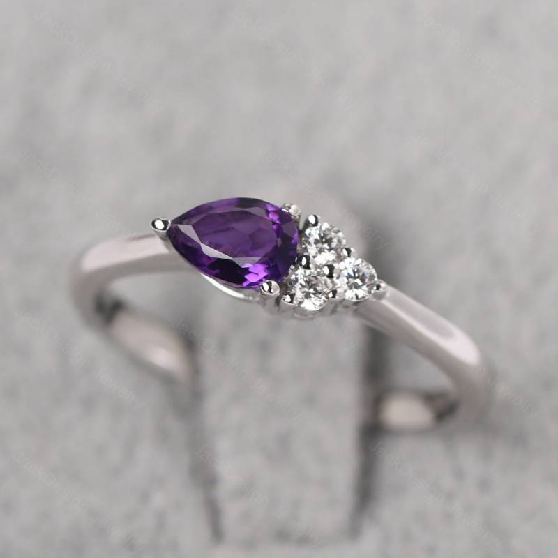 Birnenförmige Zarte Amethyst Cluster Hochzeit Ring Sterling Silber Februar Birthstone von JackDesignJewelry