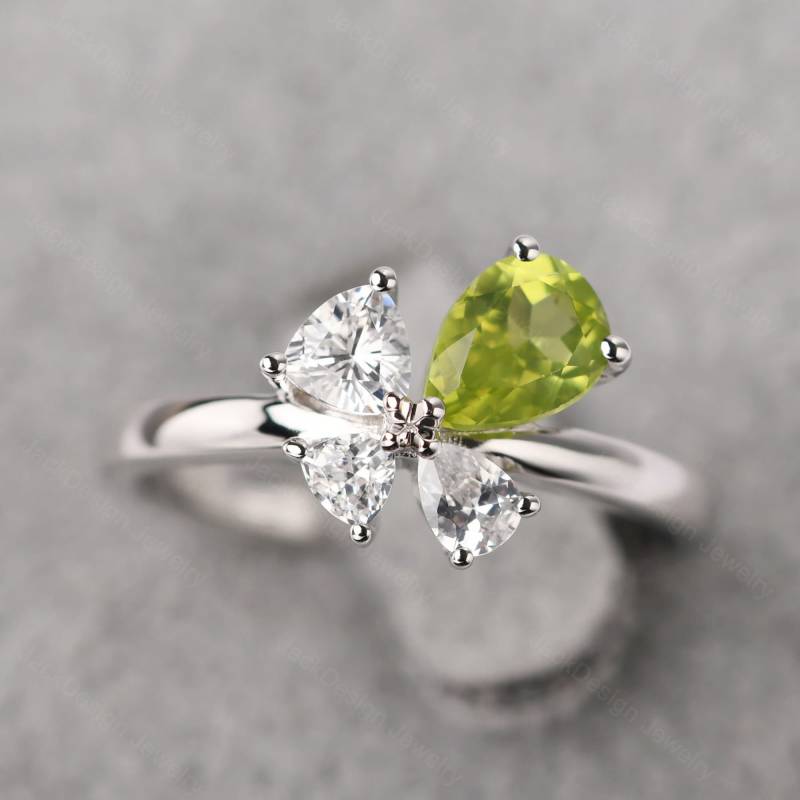 Peridot Cluster Jubiläum Ring Sterling Silber 4 Steine Mutter Wassertropfen Geformt August Birthstone von JackDesignJewelry