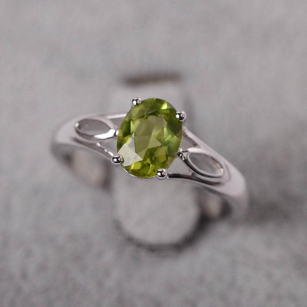 Peridot Ring Ovalschliff Silber August Geburtsstein Maßgeschneiderte Jahrestag Für Frauen von JackDesignJewelry