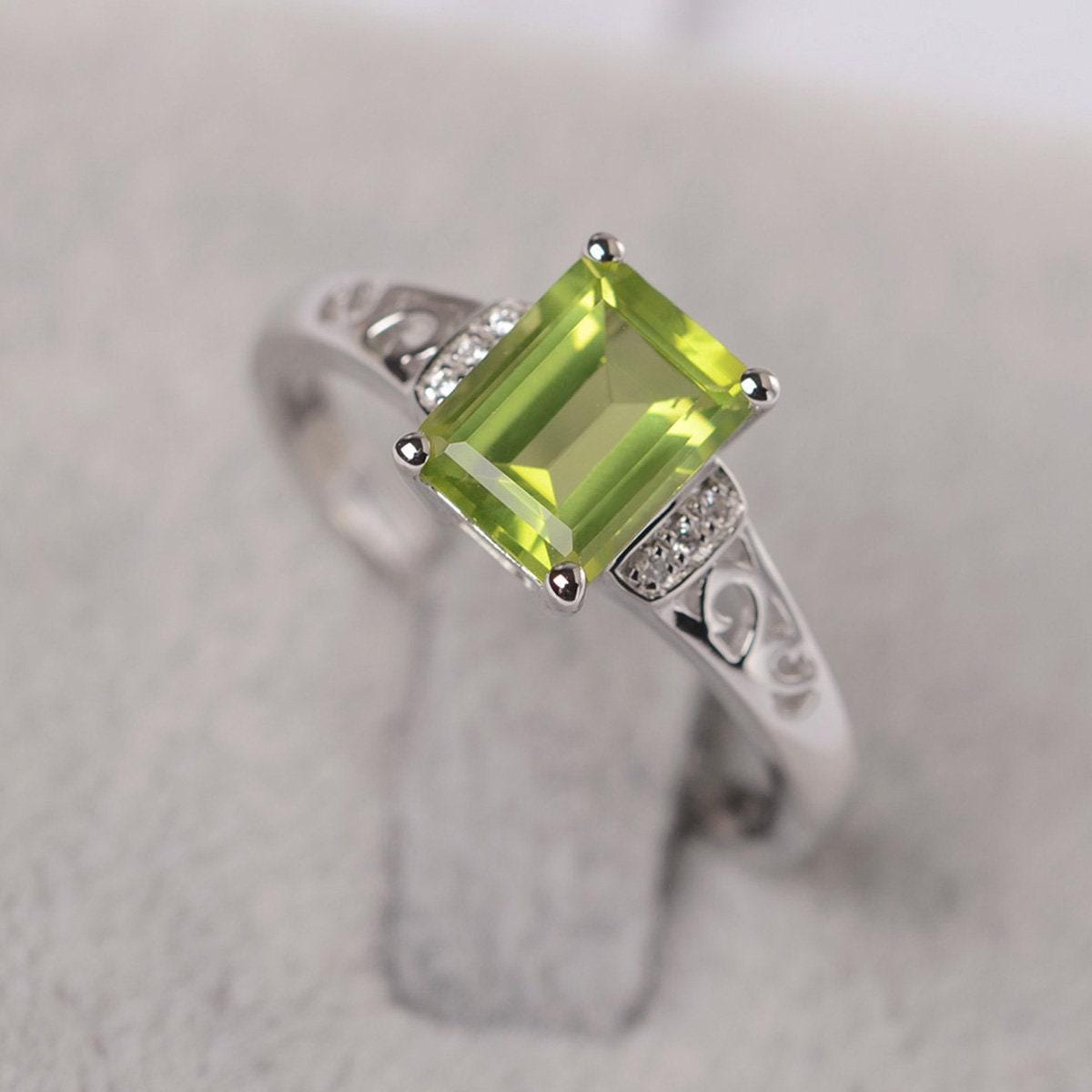 Peridot Ring Silber Verlobungsring Smaragdschliff August Geburtsstein von JackDesignJewelry