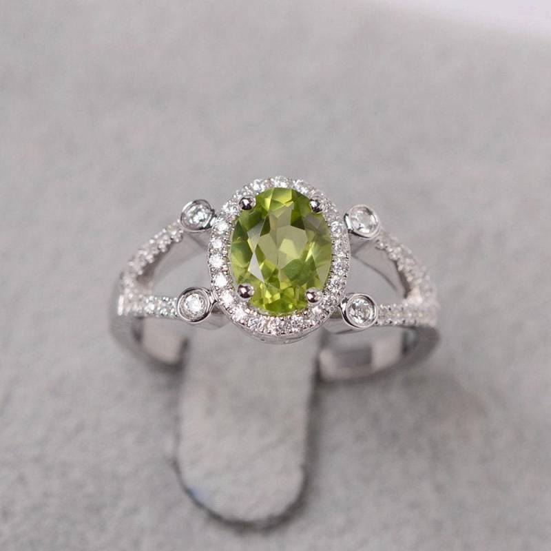 Peridot Ring Sterling Silber Halo Ehering Für Frauen Ovalschliff Grüner Stein August Geburtsstein von JackDesignJewelry