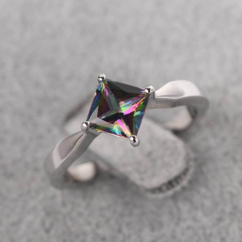 Princess Cut Mystisch Topas Verlobungsring Silber Drachen Setting Regenbogen Minimalist Ring von JackDesignJewelry