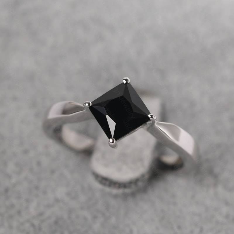 Princess Cut Schwarzer Spinell Versprechen Ring Drachen Einstellung Einfacher Stein Brautring von JackDesignJewelry