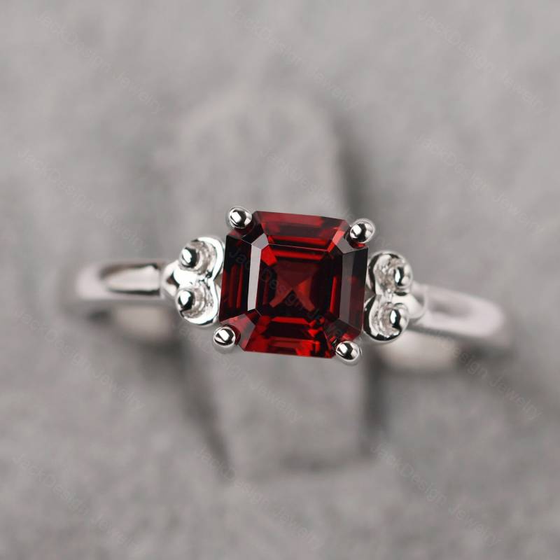 Retro Granat Minimalist Brautring Sterling Silber Asscher Cut Januar Birthstone Ring von JackDesignJewelry