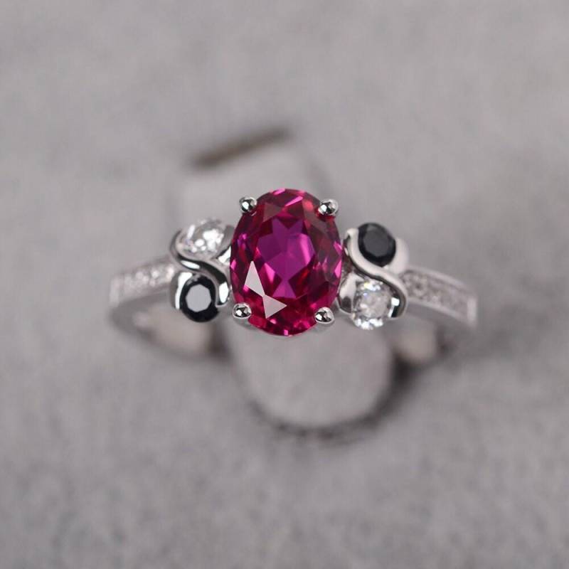 Rubin Ring Juli Geburtsstein Ovale Geschliffene Edelstein Sterling Silber Jahrestag Für Frauen von JackDesignJewelry