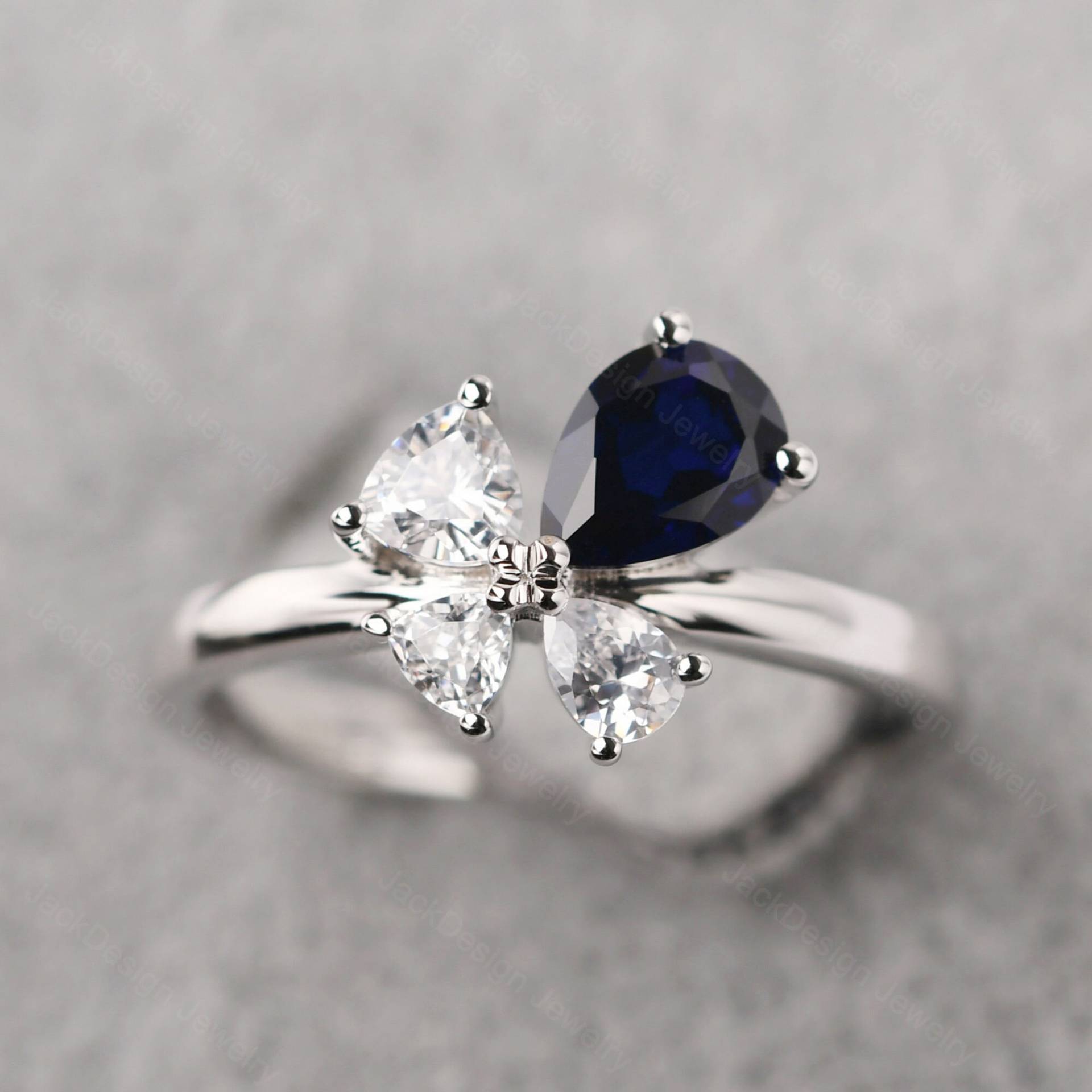Sapphire 4 Steine Mutterring 14K Gold Blume Verlobungsring Wassertropfen Form September Birthstone Sapphire 4 Steine Mutterring 14K Gold Blume Verlobungsring Wassertropfen Form September Birthstone von JackDesignJewelry