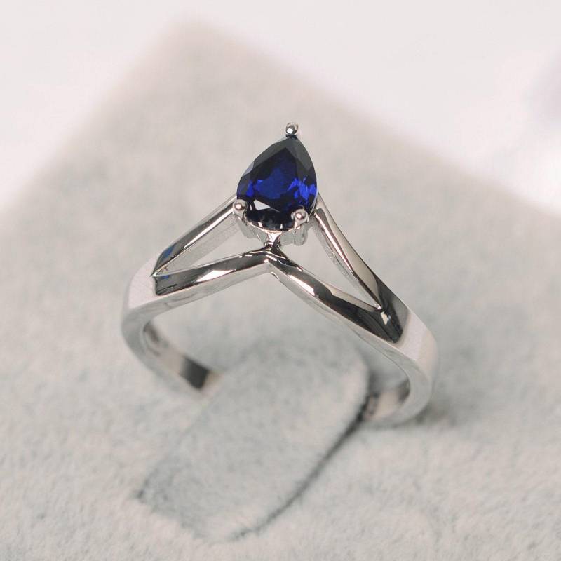 Saphir Ring Im Labor Gewachsen Und Hergestellt Auf Bestellung von JackDesignJewelry