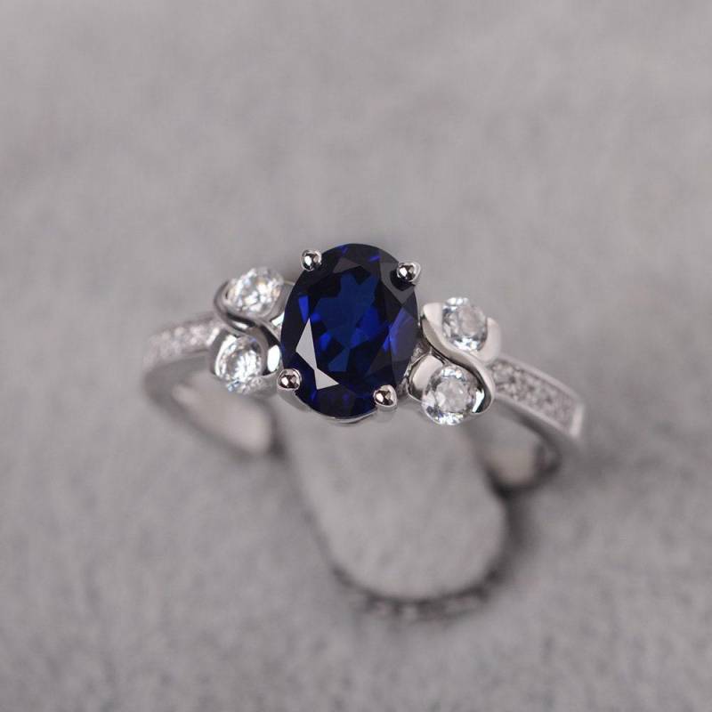 Sapphire Sterling Silber Unendlichkeit Verlobungsring September Geburtsstein Oval Geschnitten Edelstein von JackDesignJewelry