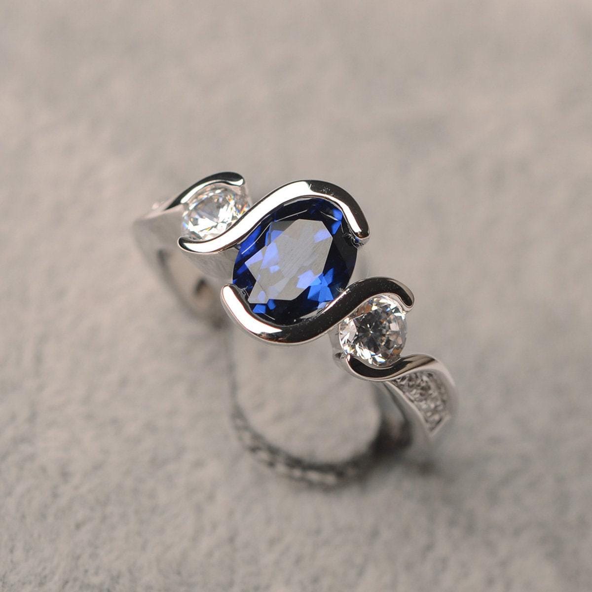Sapphire Verlobungsring Ovaler Sterlingsilberring Für Frauen Blauer Steinring von JackDesignJewelry