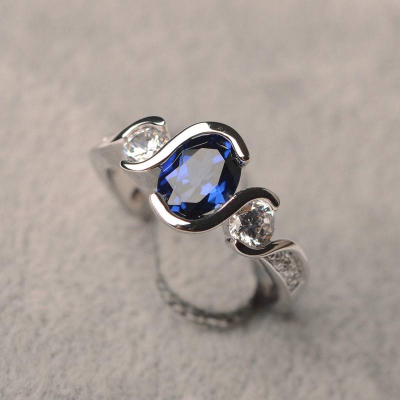 Sapphire Verlobungsring Ovaler Sterlingsilberring Für Frauen Blauer Steinring von JackDesignJewelry