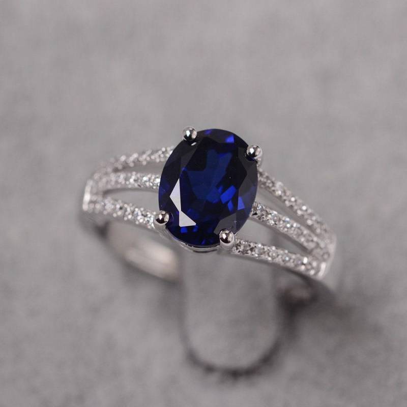 Sapphire Verlobungsring Silber Oval Schnitt September Geburtsstein Ring Für Frauen von JackDesignJewelry