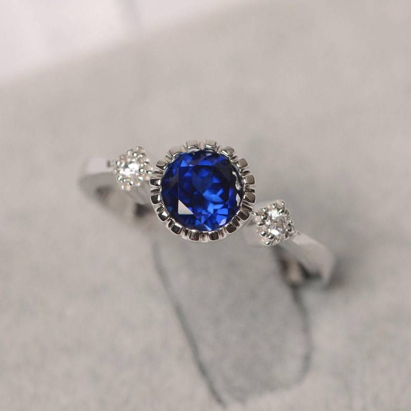 Sapphrie Verlobungsring Aus Massivem Silber Runder September Geburtsstein Milgrain Ring von JackDesignJewelry