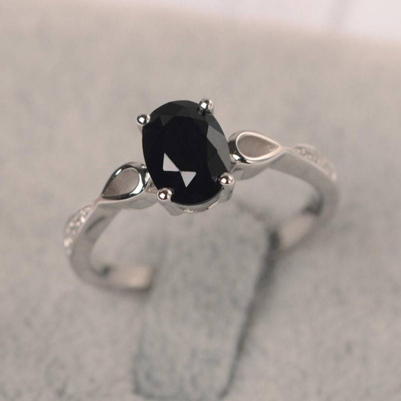 Schwarz Spinell Ring Oval Cut 4 Krappen Sterling Silber Ehering Für Frauen von JackDesignJewelry