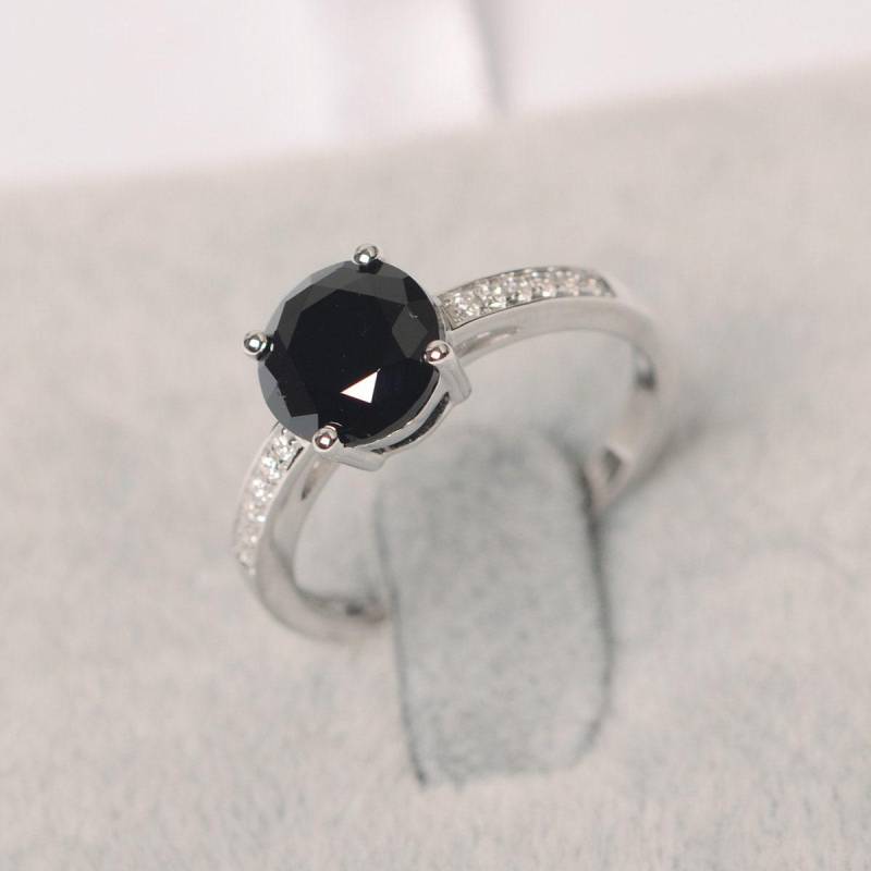 Schwarzer Spinellring Sterlingsilber Ehering Runder Schwarzer Edelsteinring von JackDesignJewelry