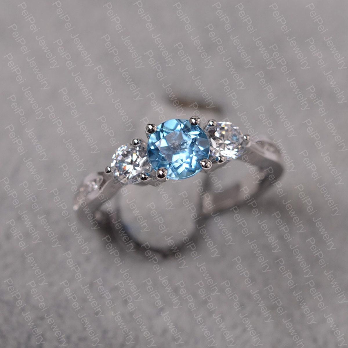 Schweizer Blautopas Ring Rundschliff Weissgold Jubiläumsring Für Frauen von JackDesignJewelry