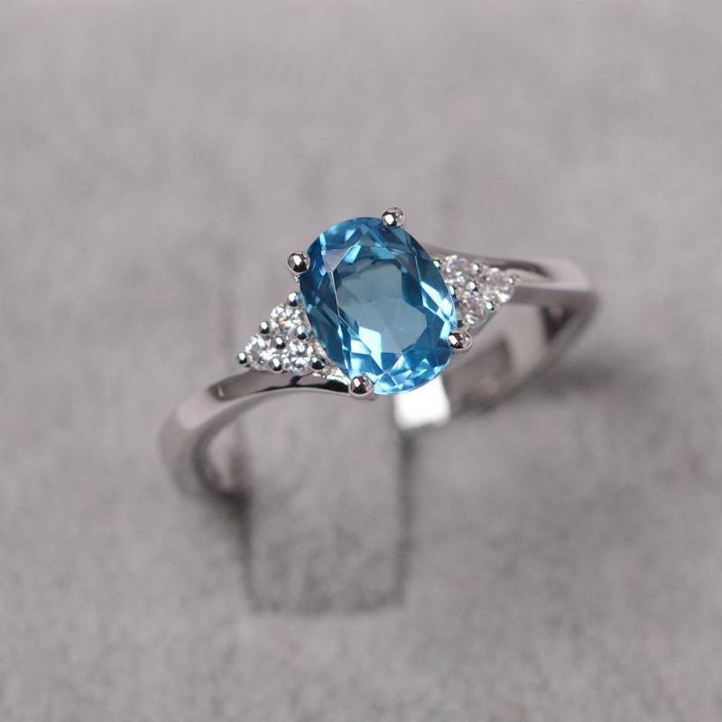 Schweizer Blautopas Ring Verlobungsring Silber Oval Geschliffener Blauer Edelstein-Verlobungsring Für Mädchen von JackDesignJewelry