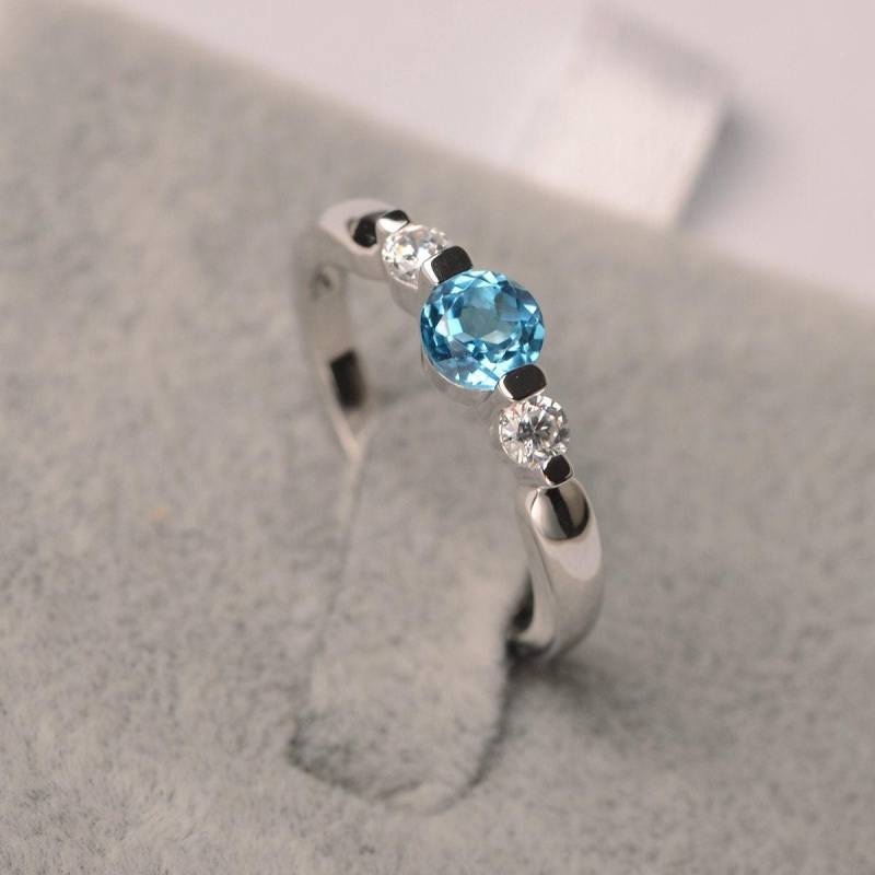 Schweizer Blautopas Ringband Verlobungsring Silber Blauer Edelsteinring Für Damen von JackDesignJewelry