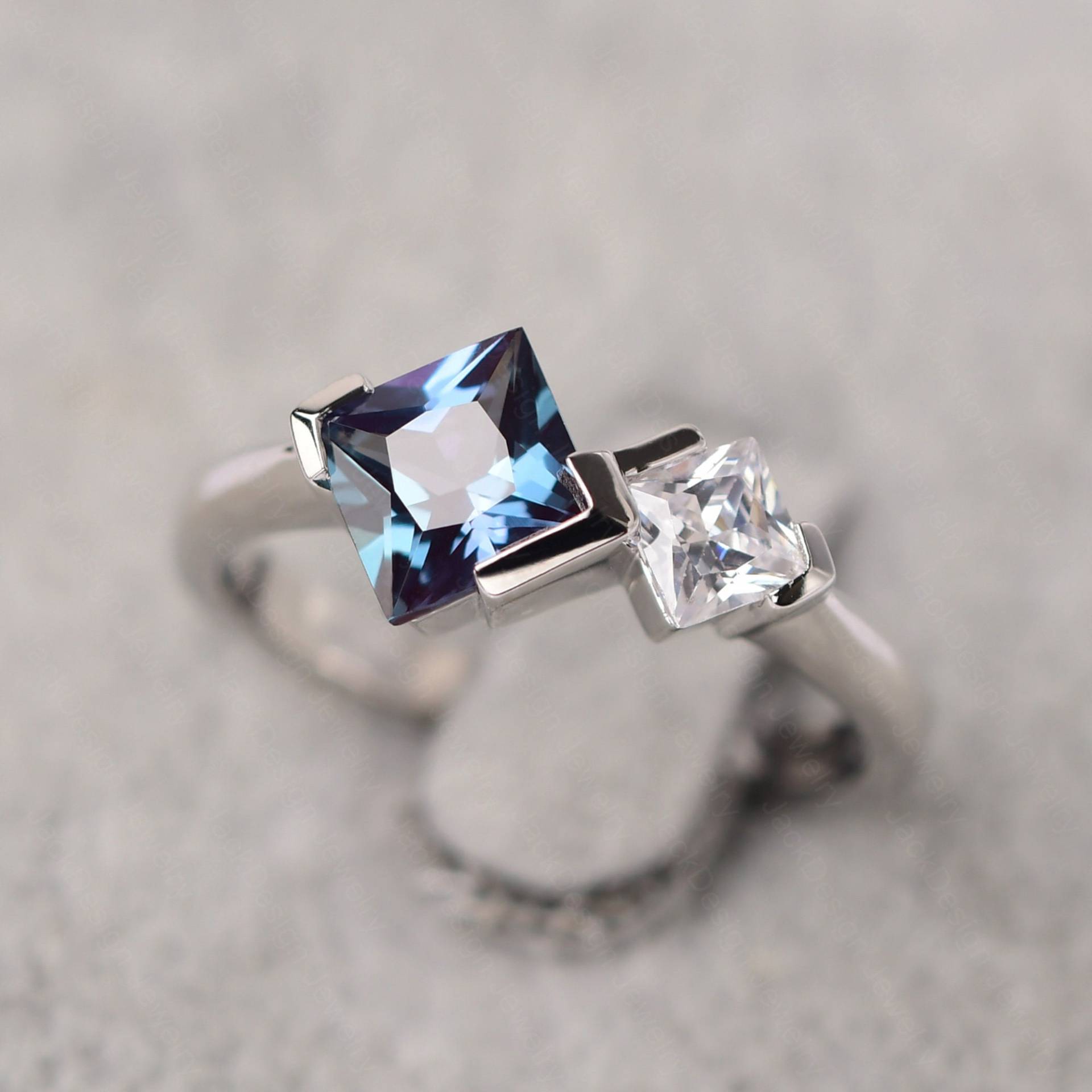 Einzigartige 2 Stein Ring Sterling Silber Princess Cut Alexandrit Verlobungsring Juni Birthstone Einzigartige 2 Stein Ring Sterling Silber Princess Cut Alexandrit Verlobungsring Juni Birthstone von JackDesignJewelry