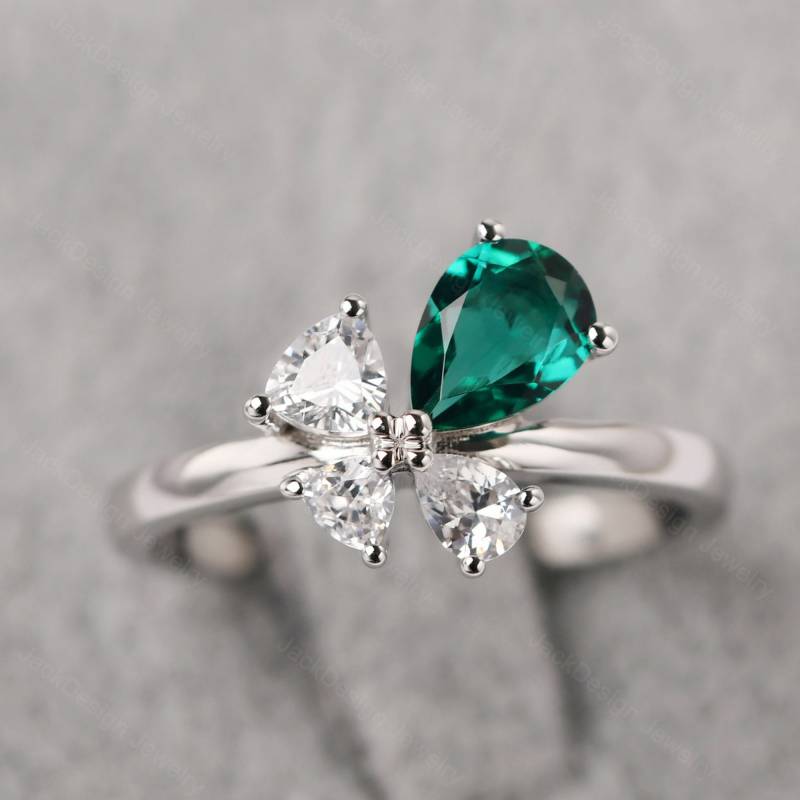 Einzigartige Smaragd Bogen Ring Sterling Silber 4 Steine Mütter Pear Cut Mai Birthstone von JackDesignJewelry