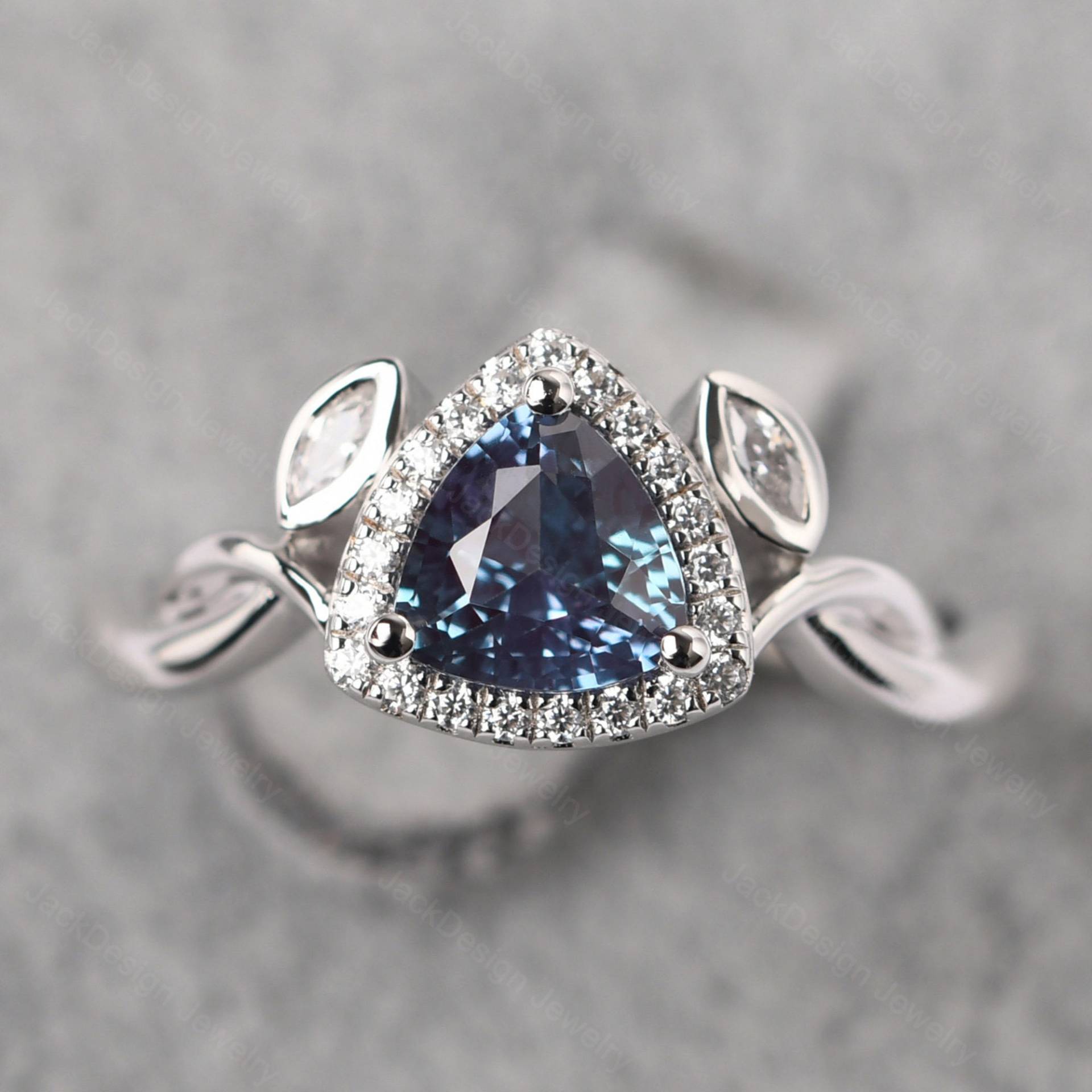 Trillion Schnitt Alexandrit Verlobungsring Silber Twist Baumast Hochzeitsring Juni Geburtsstein Trillion Schnitt Alexandrit Verlobungsring Silber Twist Baumast Hochzeitsring Juni Geburtsstein von JackDesignJewelry