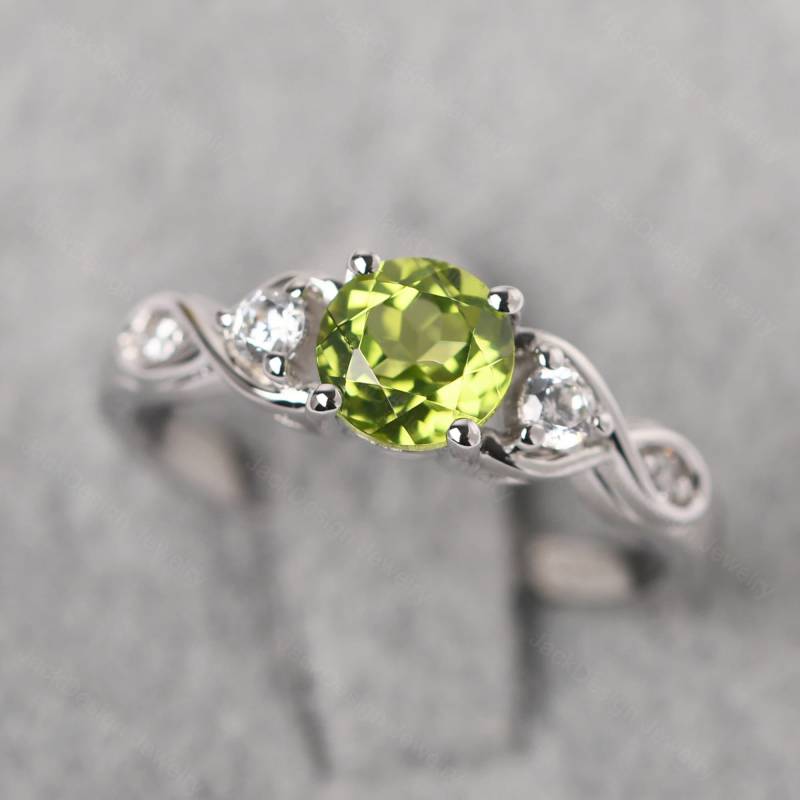Vintage Peridot Vorschlag Ring Silber Rundschliff 6x6 Mm Twist August Geburtsstein von JackDesignJewelry