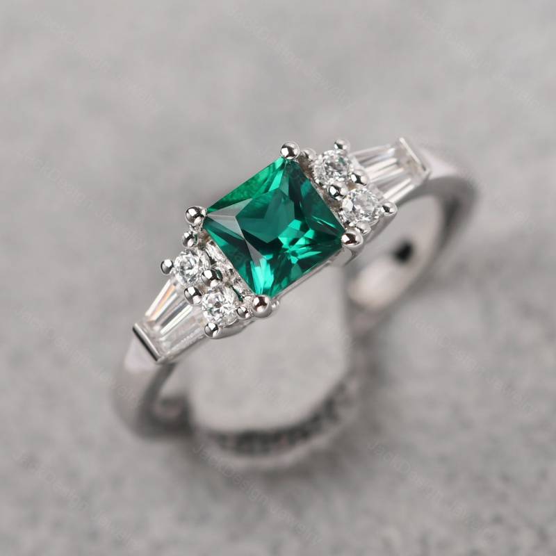 Vintage Smaragd Hochzeit Ring 14K Weißgold Princess Cut Mai Birthstone von JackDesignJewelry
