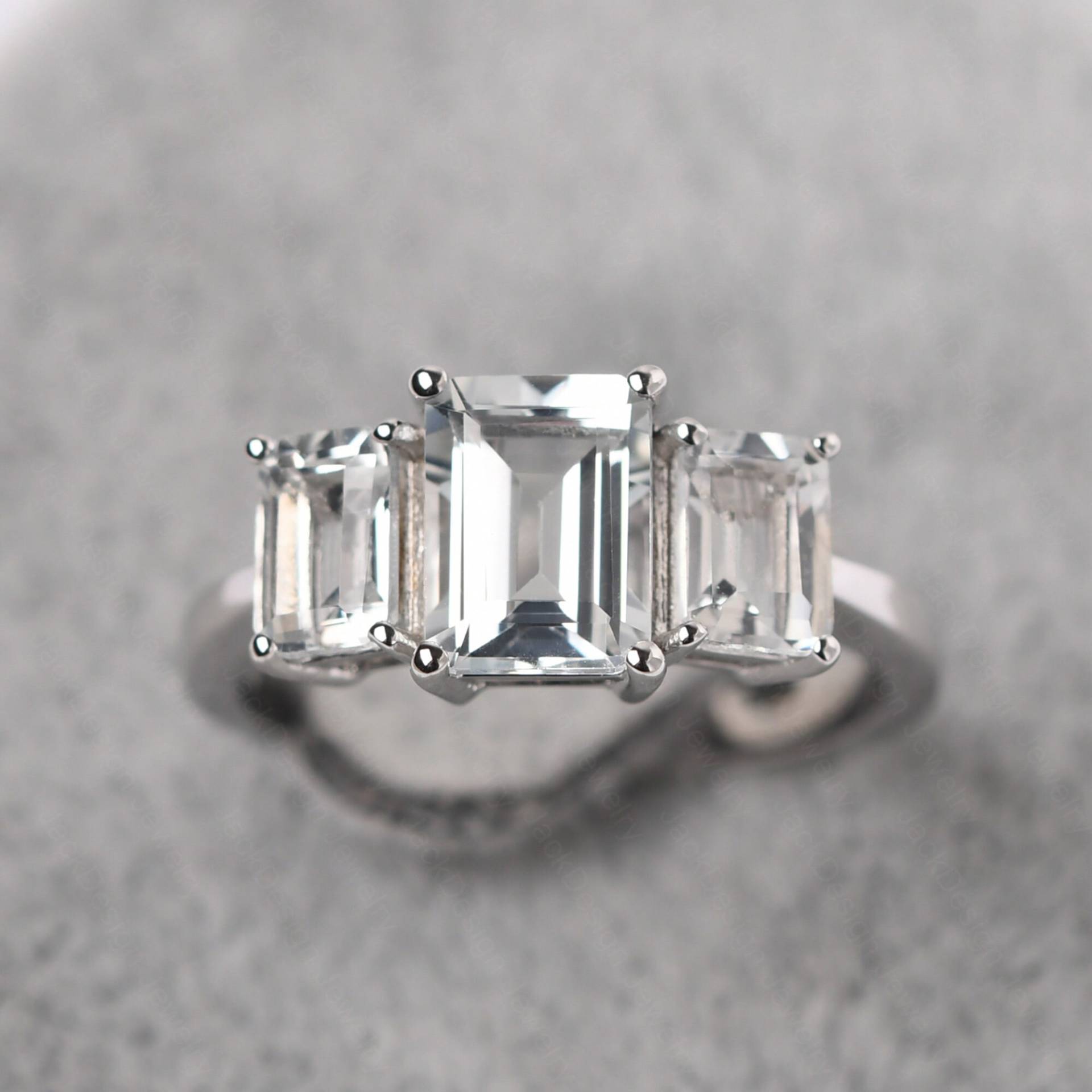 Vintage Weiß Topas Drei Stein Verlobungsring Massiv Silber Smaragd Cut Mütter Ring November Birthstone Vintage Weiß Topas Drei Stein Verlobungsring Massiv Silber Smaragd Cut Mütter Ring November Birthstone von JackDesignJewelry