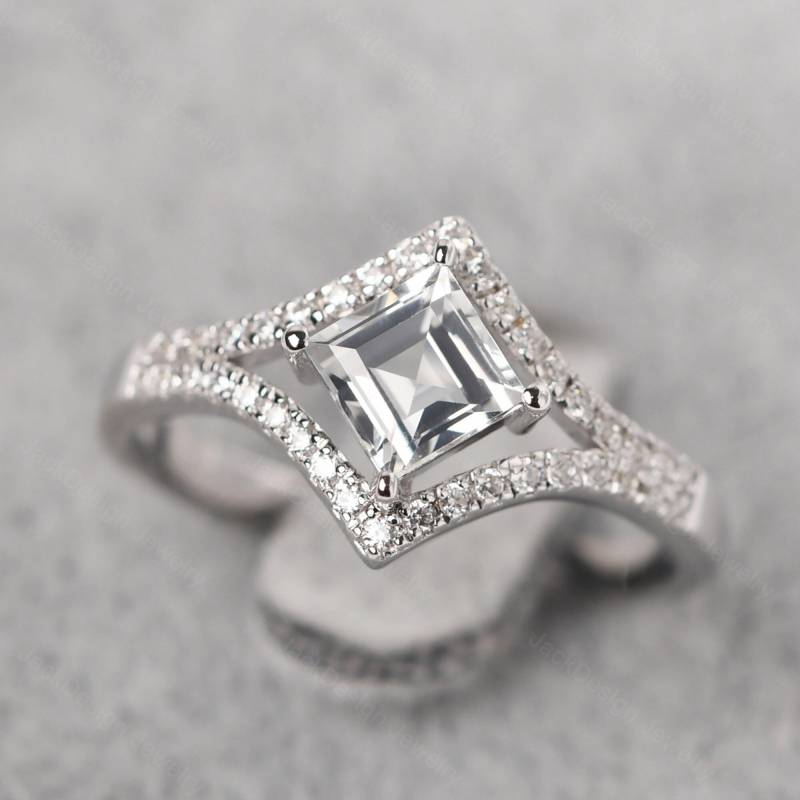 Weißer Topas Chevron Verlobungsring Sterling Silber Quadrat Halo Ring November Geburtsstein von JackDesignJewelry