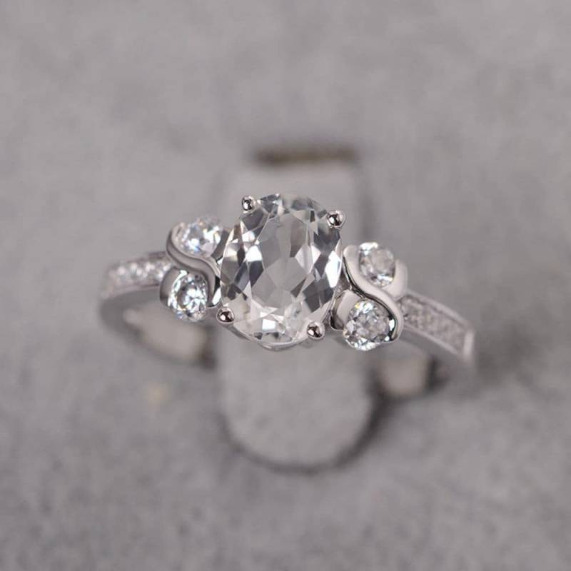 Weißer Topas Ring Oval Geschliffener Diamant Sterling Silber Verlobungsring Für Damen von JackDesignJewelry