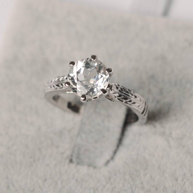 Weißer Topas Ring Sterling Silber Solitär Verlobungsring Für Frauen Runder Geschnittener Weißer Stein 6-Zacken-Ring von JackDesignJewelry