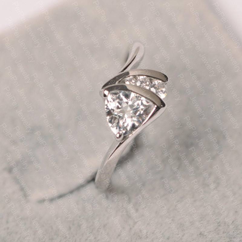 Weißer Topas Ring Trillion Schnitt Sterling Silber Jubiläumsring Für Frauen von JackDesignJewelry