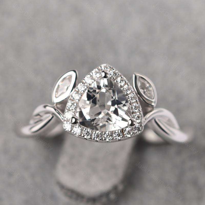 Weißer Topas-Verlobungsring Silberner Trillionschliff Simulierter Diamant November Geburtssteinring von JackDesignJewelry