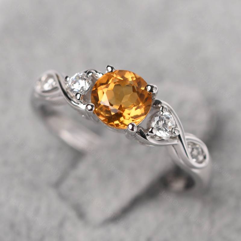 Zarter November Geburtsstein Ring 14 Karat Weißgold Rundschliff Citrin Twist Verlobungsring von JackDesignJewelry