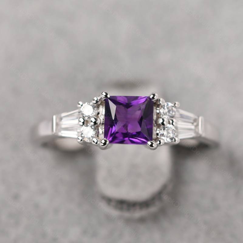 sterling Silber Amethyst Versprechen Ring Prinzessin Geschnitten Mit Baguette Seitenstein Februar Geburtsstein von JackDesignJewelry