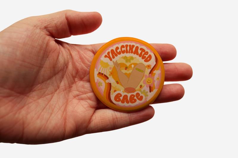 Geimpfte Babe Button| Impfstoff| Impfstoff Pin| Sticker| Impfkartenhalter| Verdampft Und Gewachst| Vaxxed Girl Summer| Pin von JackandBec