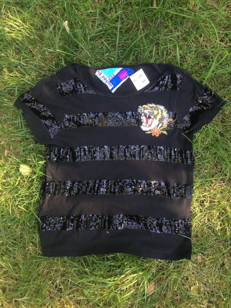 Designer Inspiriertes T-Shirt Streifen Tiger Pailletten Cool Vintage Schwarz Mode Katze von JackedByJill