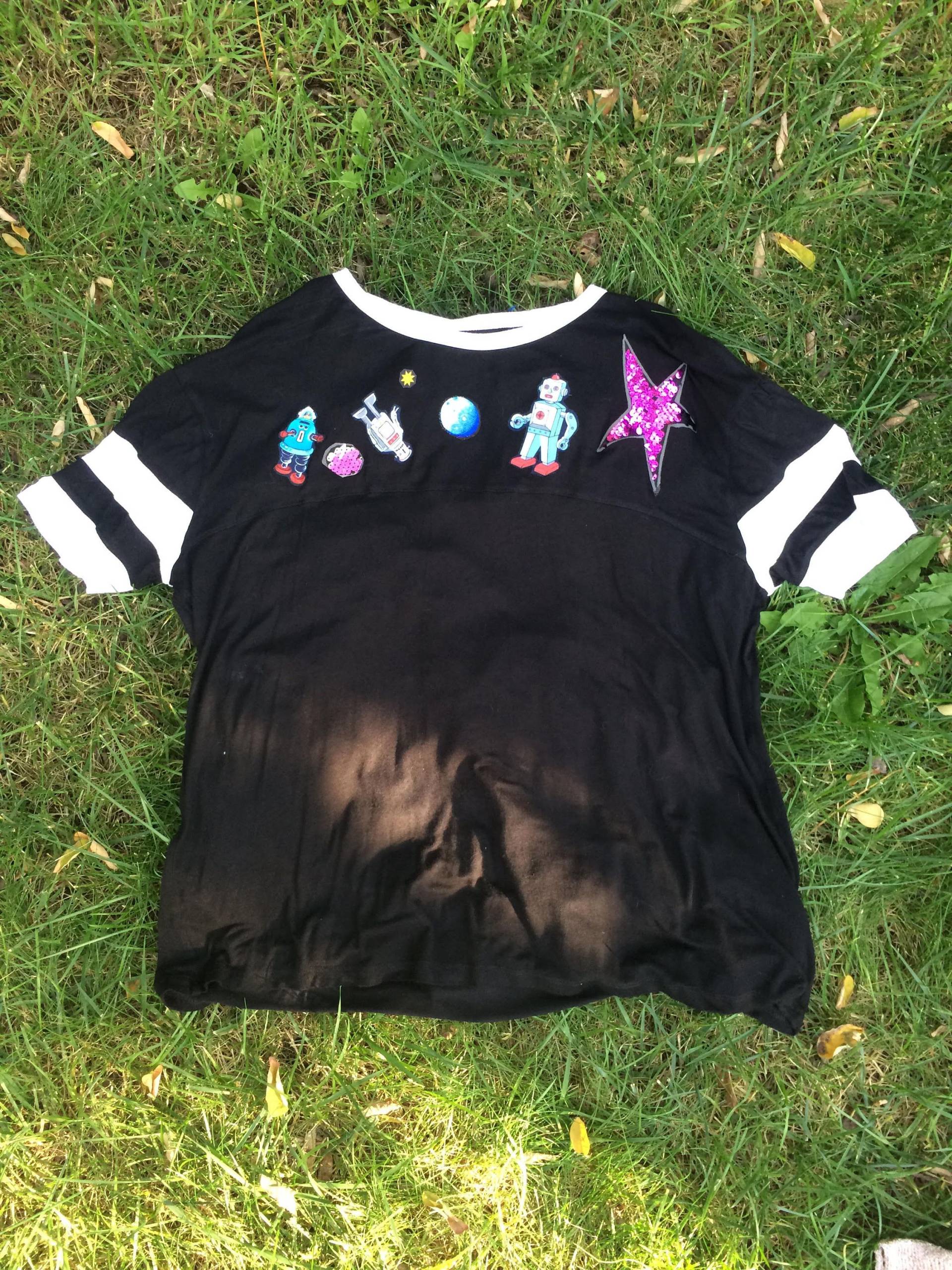 Roboter T-Shirt, Space Shirt, Nasa, Ufo Schwarzes Pailletten Unikat Roboter T-Shirt, Space Shirt, Nasa, Ufo Schwarzes Pailletten Unikat von JackedByJill