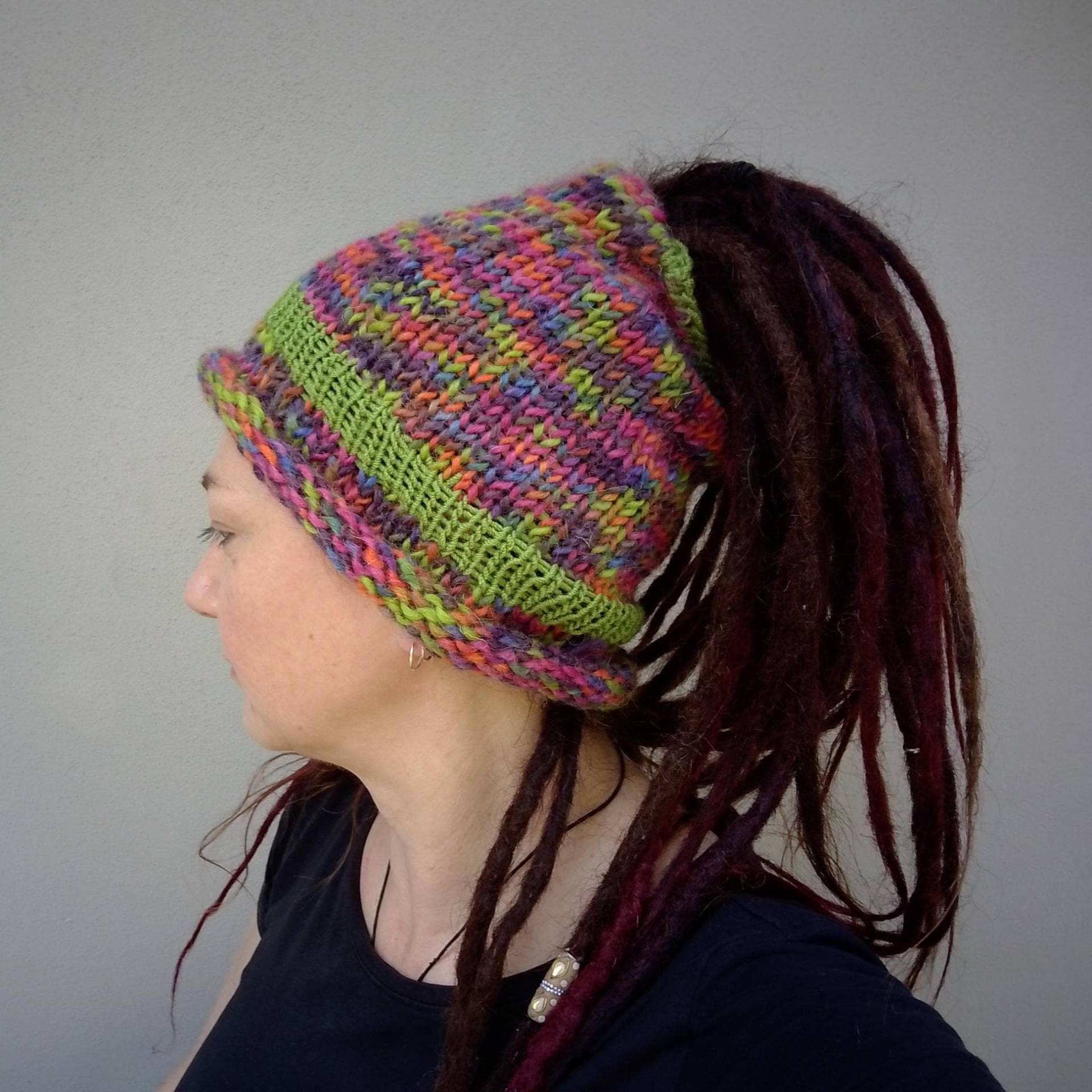 Handmade Dreadlock Hat - 100% Pure Wool Rainbow Multicolor With Green Dread Aus Schurwolle Grün Mit Bunter Regenbogen-Melange Unikat von JackiandJack