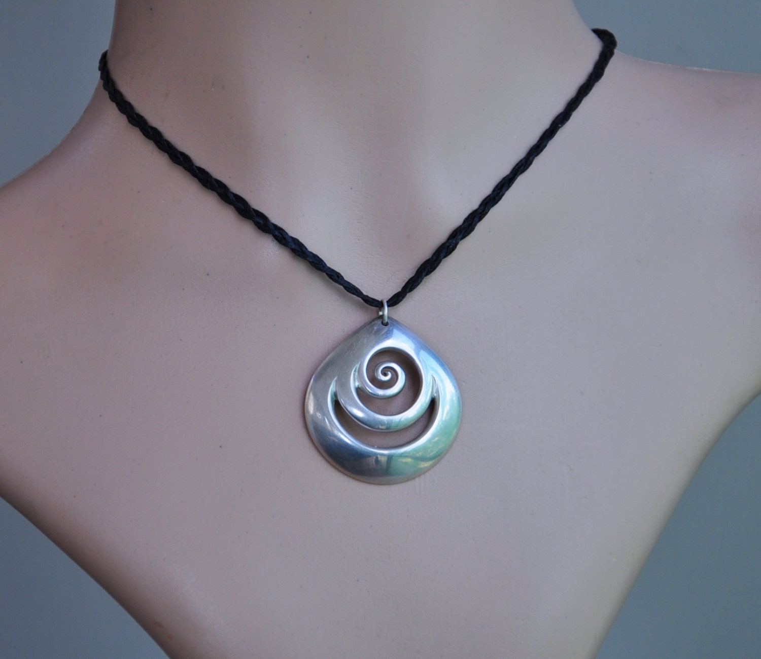Maori Koru in Massivem Sterling Silber 925 Anhänger. Handgefertigt Neuseeland Maori Koru in Massivem Sterling Silber 925 Anhänger. Handgefertigt Neuseeland von JackieTump