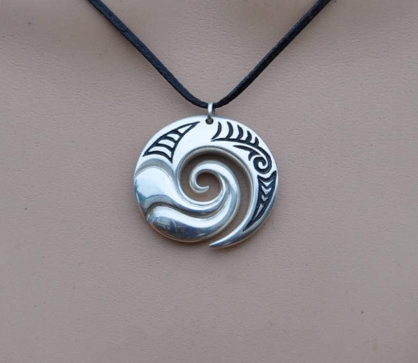 sterling Silber Koru Wave Anhänger ~ Verbindungen Mit Dem Ozean. Maori Schmuck sterling Silber Koru Wave Anhänger ~ Verbindungen Mit Dem Ozean. Maori Schmuck von JackieTump