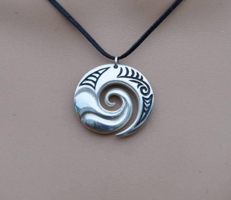 sterling Silber Koru Wave Anhänger ~ Verbindungen Mit Dem Ozean. Maori Schmuck von JackieTump