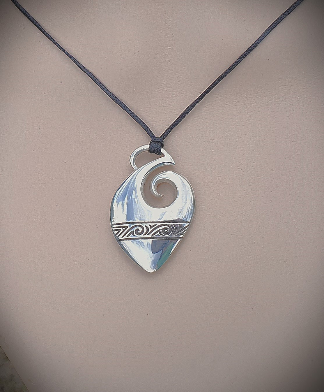 sterling Silber Maori Fish Hook Anhänger ~ Hei Matau - Handarbeit Aus Neuseeland sterling Silber Maori Fish Hook Anhänger ~ Hei Matau - Handarbeit Aus Neuseeland von JackieTump