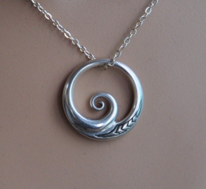 sterling Silber Maori Koru, 925 Anhänger An Kette, Verbindung Mit Dem Ozean sterling Silber Maori Koru, 925 Anhänger An Kette, Verbindung Mit Dem Ozean von JackieTump