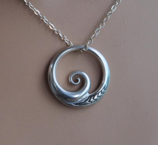 sterling Silber Maori Koru, 925 Anhänger An Kette, Verbindung Mit Dem Ozean sterling Silber Maori Koru, 925 Anhänger An Kette, Verbindung Mit Dem Ozean von JackieTump