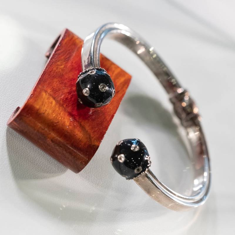 Fabelhafte Moderne Manschettenklemme Kugel Schwarz Emaille Von Ema 6.5 Armband Massiv Sterling Silber Vintage Nachlass Geburtstag Geschenk Für Ihn von JacksGemsByMenashe