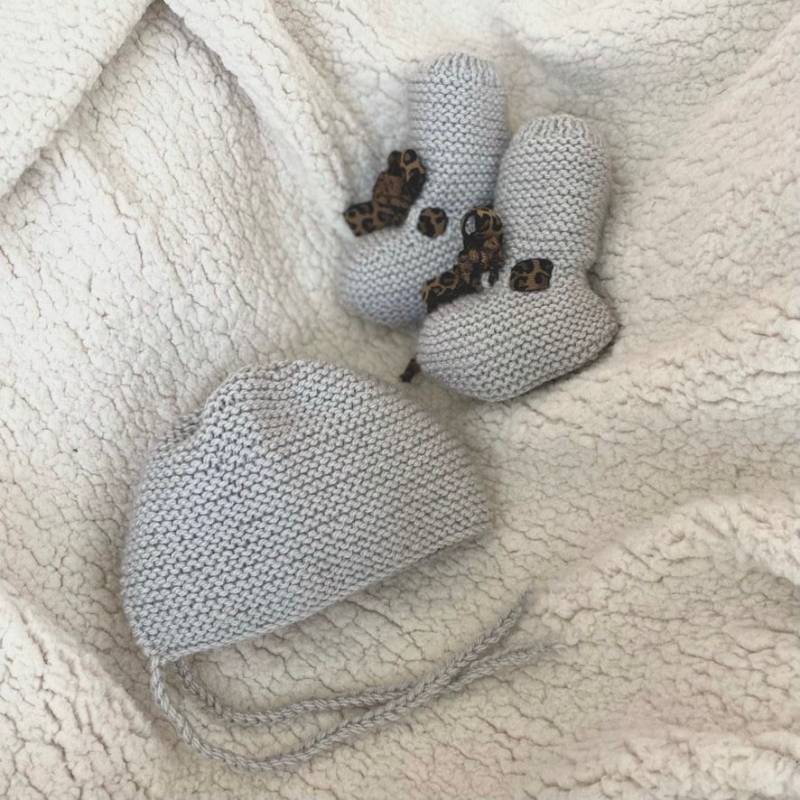 Hausschuhe Und Baby Crush Handgestrickte Perlgrau Leopard Hausschuhe Und Baby Crush Handgestrickte Perlgrau Leopard von JackyAndFamily