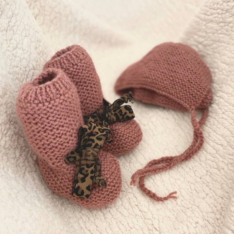 Hausschuhe Und Baby Crush Handgestricktes Palisander Leopard Hausschuhe Und Baby Crush Handgestricktes Palisander Leopard von JackyAndFamily